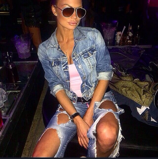 У меня есть все, чтобы сделать твои фантазии реальностью 😏💋 Я предлагаю широкий спектр услуг, которые оправдают все твои ожидания и желания. Со мной ты сможешь расслабиться, воплотить самые сокровенные мечты и забыть обо всем на свете, погрузившись в нашу личную сказку. Мои возможности безграничны, а твои желания — мои приоритеты. 🌟💫 Отзывы моих клиентов говорят сами за себя — каждое встреча со мной оставляет яркие и положительные эмоции. Посмотри мои фото — они подтверждают мою красоту и сексуальность. Сделай шаг к незабываемым впечатлениям, и я обещаю, что ты никогда не пожалеешь. Жду звонка! 💋📞 Юлька